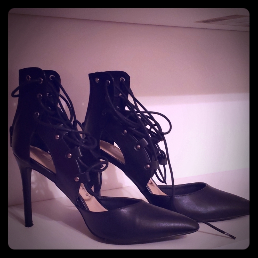 Black lace up pump
